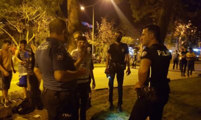 ’Ayağını üst üste atma’ kavgası: 2 yaralı