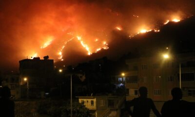 Aydıncık’taki yangın yerleşim yerlerini tehdit etmeye başladı