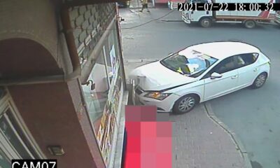 Bahçelievler’de kontrolden çıkan otomobil doğalgaz panosuna çarptı