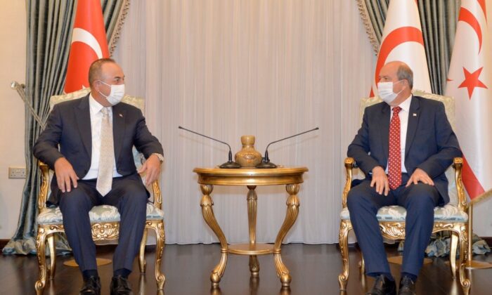 Bakan Çavuşoğlu, KKTC Cumhurbaşkanı Tatar ile görüştü