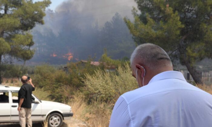 Bakan Ersoy, Marmaris’te yangın bölgesinde