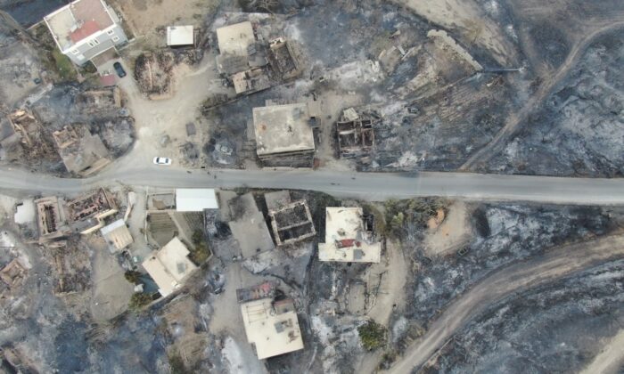 Bakan Pakdemirli: “Manavgat kontrol altında ancak Akseki’de çıkan yangın devam ediyor”