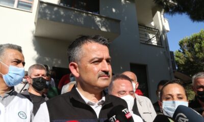 Bakan Pakdemirli: “Manavgat’taki yangında 4 mahalle tahliye edildi”