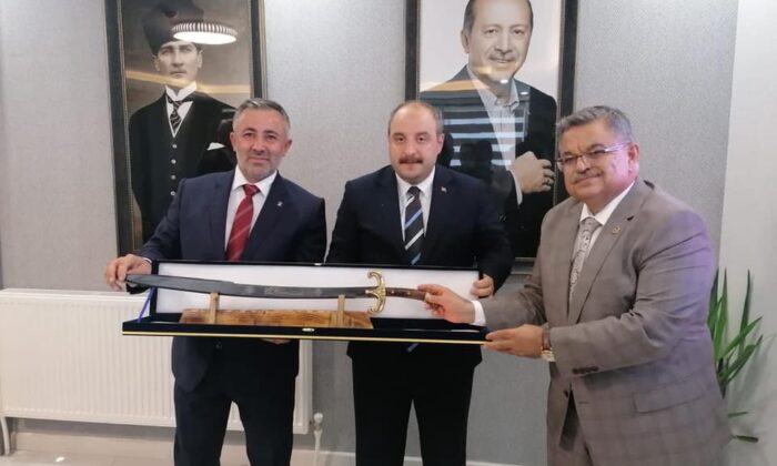 Bakan Varank: “Yangınlarımızı söndüreceğiz, vatandaşlarımızın yaralarını biz yine hükümet olarak saracağız”