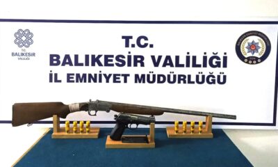 Balıkesir’de polis 44 aranan şahsı yakaladı