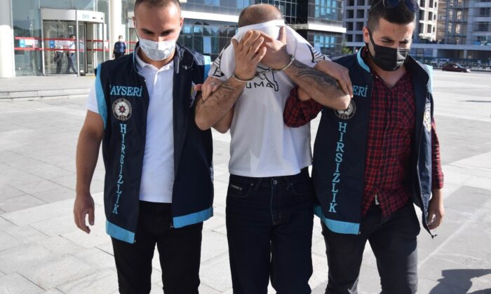 Balkondan evlere girerek hırsızlık yapan şahıs yakalandı