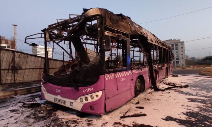 Başakşehir’de İETT otobüsü alev alev yandı