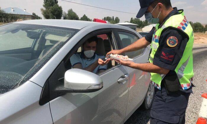 Başkale’de jandarma bayram denetimlerini sürdürüyor