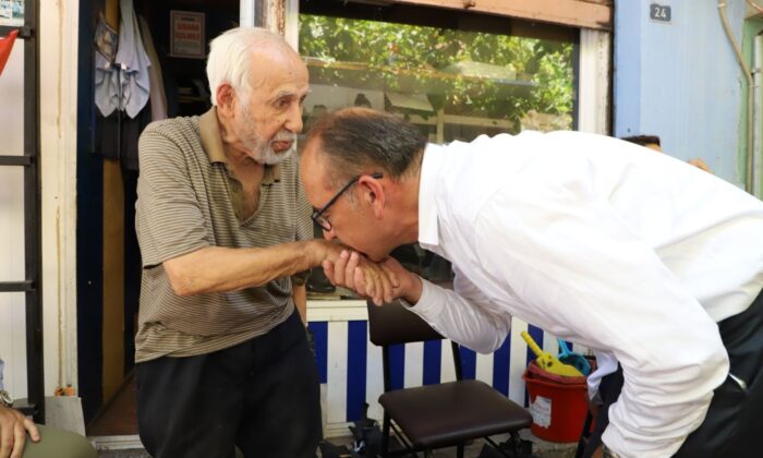 Başkan Akın esnaf ziyaretlerini sürdürüyor