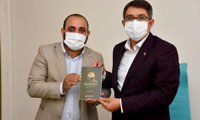Başkan Çelik ‘Şekerci Hüseyin Dede’ kitabını tanıttı