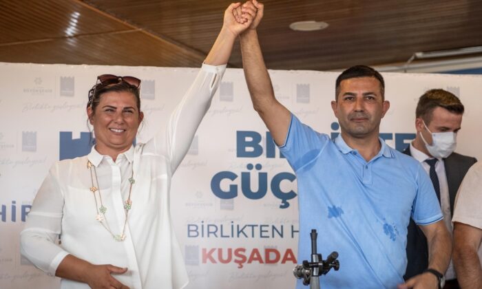 Başkan Çerçioğlu ve Günel, Karaova Mahallesi’nde incelemelerde bulundu