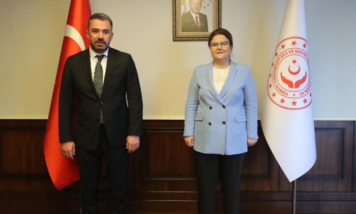 Başkan Çetin: “‘Aile ve Sosyal Hizmetler Bakanımız Derya Yanık’a ilçemizle ilgili konuları arz ettik”