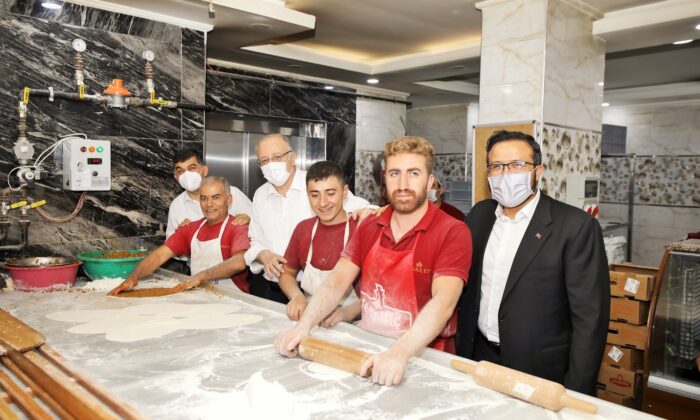 Başkan Fadıloğlu, esnafın taleplerini dinliyor