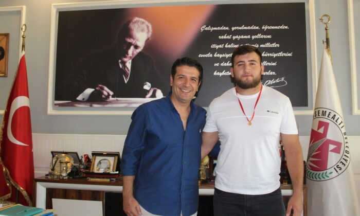 Başkan Genç’ten Başpehlivan Ali Gürbüz’e 5 büyük altın