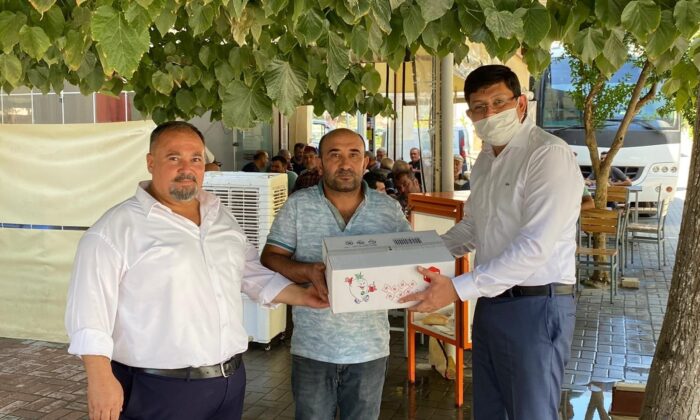 Başkan Özcan’dan kahveci esnafına tatlı sürpriz