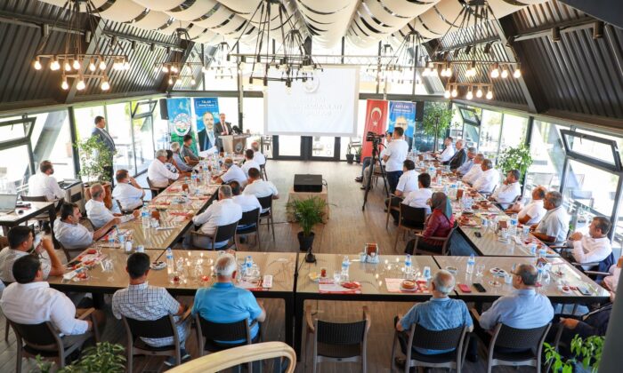 Başkan Yalçın’dan muhtarlara proje ve yatırım brifingi