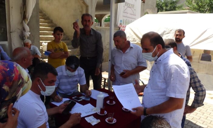 Batman’da aşı olmayan vatandaşları kanaat önderleri ikna ediyor