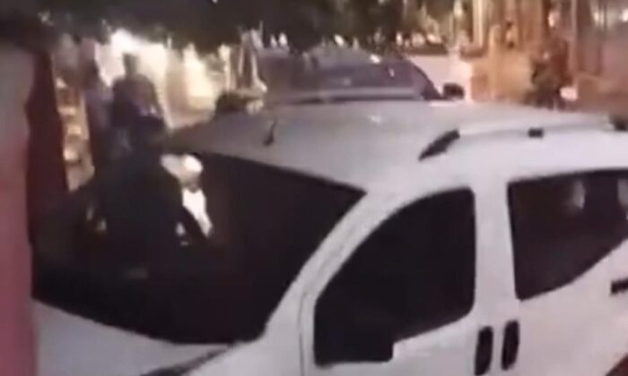 Batman’da hızını alamayan otomobil evin duvarına tosladı: 1 yaralı