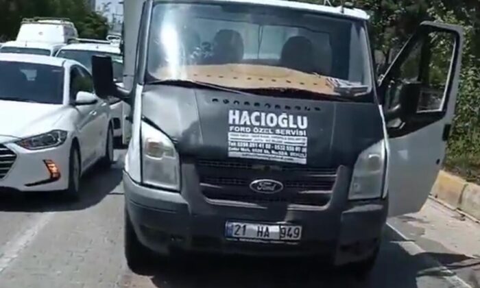 Batman’da kamyonet ile otomobil çarpıştı: 2 yaralı