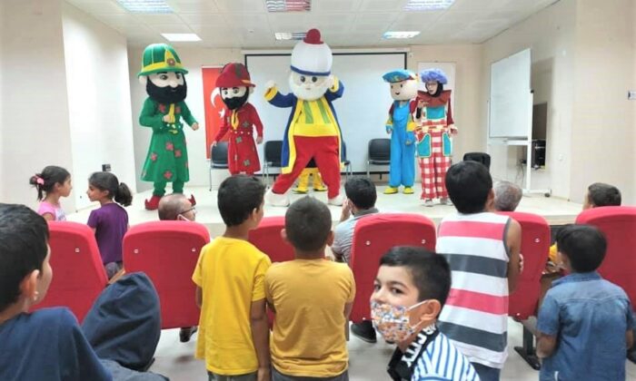 Bayburt’ta çocuklar tiyatro ile eğlencenin tadını çıkardı