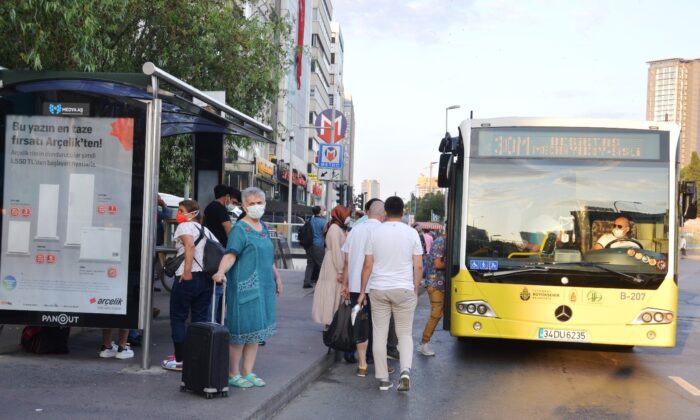 Bayram bitti mesai başladı, Megakent trafikle güne uyandı