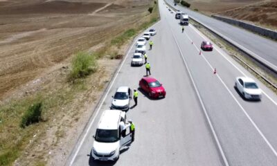 Bayram sonrası trafikte oluşan yoğunluk havadan görüntülendi