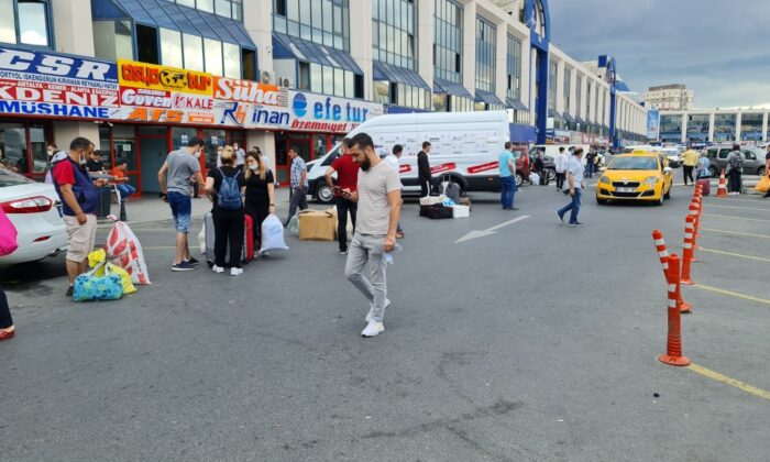 Bayram tatili dönüşü otogarda yoğunluk