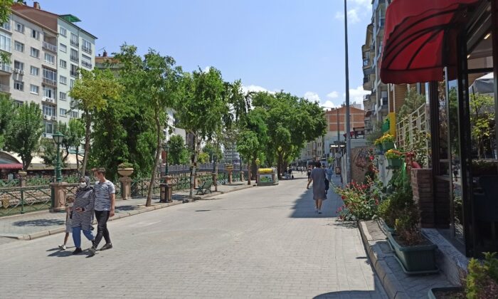 Bayram tatilinin bitmesiyle cadde ve sokaklar tenhalaştı