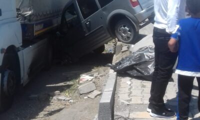 Bayram ziyareti için yola çıkan araç tırın altına girdi