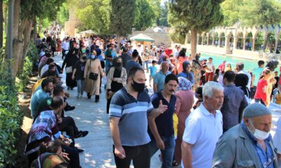 Bayramın son günü Balıklıgöl ziyaretçi akınına uğradı