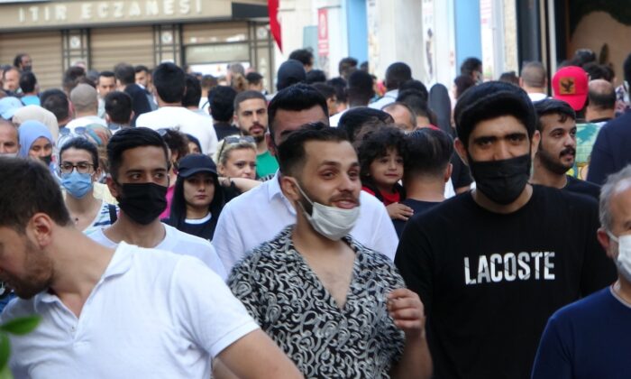 Bayramın son gününde Taksim’de yoğunluk oluştu