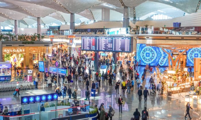 Bayramın tatilinin son gününde İstanbul Havalimanı’nda 159 bin yolcu seyahat etti