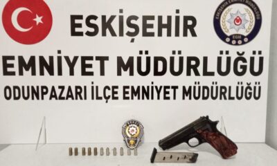 Bekçilerin üst araması yaptığı şahsın üzerinden kurusıkı silah ve fişek çıktı