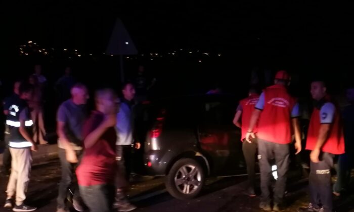 Bigadiç’te trafik kazası, baba ile kızı yaralandı