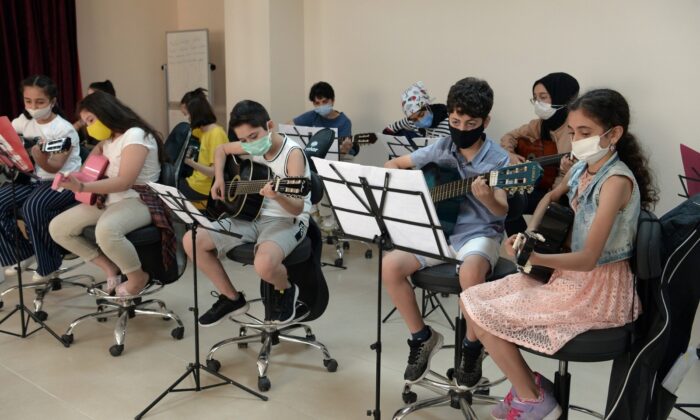 Bilgi Evleri’nde sertifika coşkusu