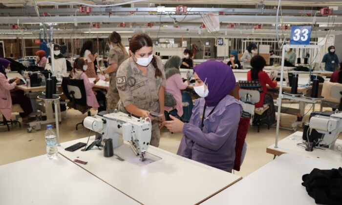 Bingöl’de kadınlara KADES uygulaması anlatıldı