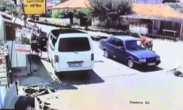 Bir anda yola fırlayan çocuğa araç çarptı