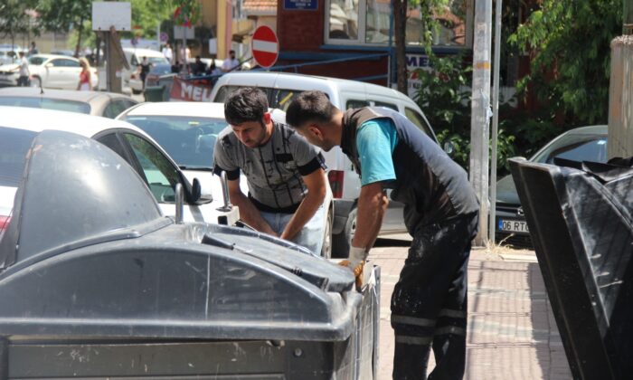 Bir poşet altınını çöp sanıp attığını eşinden öğrendi
