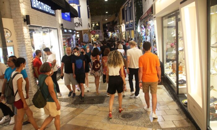 Bodrum’da eğlence mekanları yasakların kalkmasıyla doldu taştı