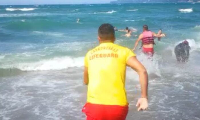 Boğulmaktan son anda kurtarıldılar