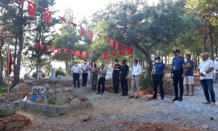 Bozyazı’da şehit kabirlerine bayram ziyareti