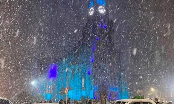 Brezilya’da sıcaklık eksi 10 dereceye düştü, sokaklar beyaza büründü