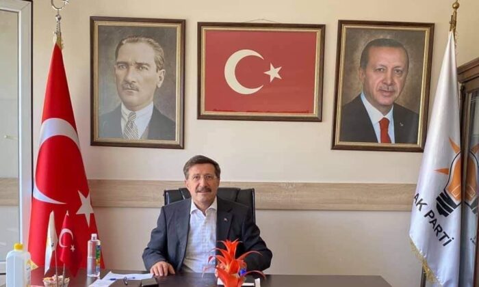 Burhaniye’de AK Parti İlçe Başkanı Gedikoğlu, eczane yoğunluğuna el attı