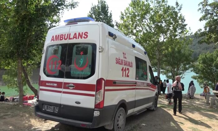 Bursa’da 3 çocuğunu kurtarmak için suya giren baba suda boğularak can verdi