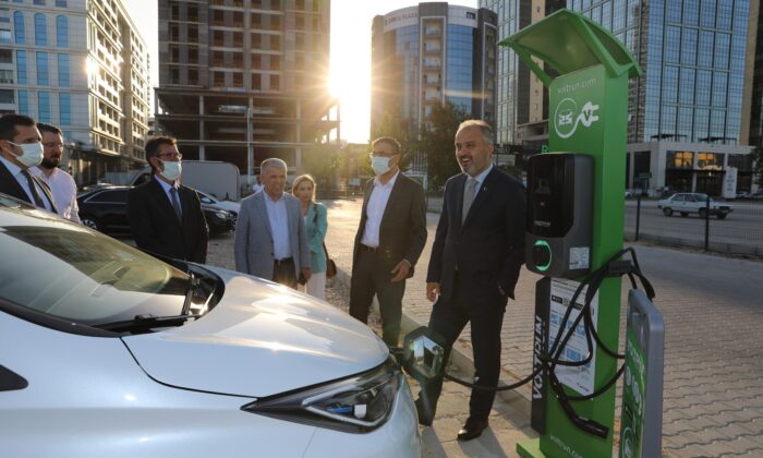Bursa’da araç şarj istasyonlarına hız verildi