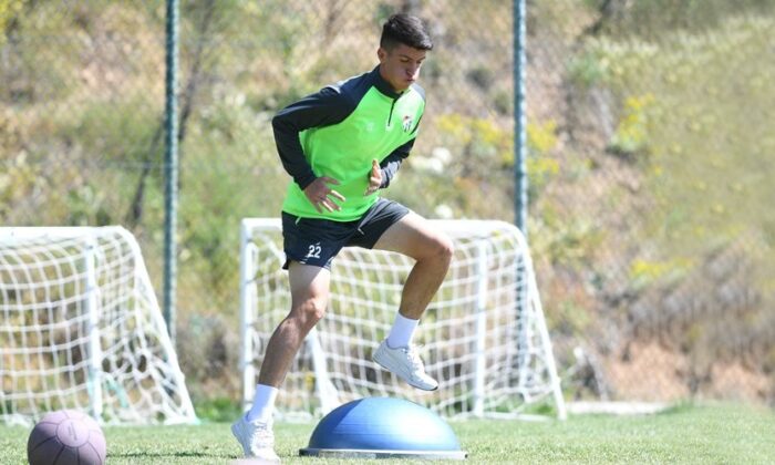 Bursaspor, Taha Altıkardeş’in sözleşmesini 2025’e kadar uzattı