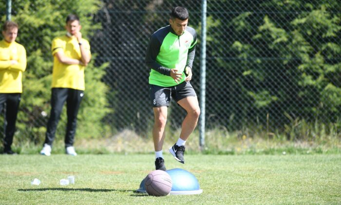 Bursasporlu futbolcular sabah antrenmanında oldukça zorlandı