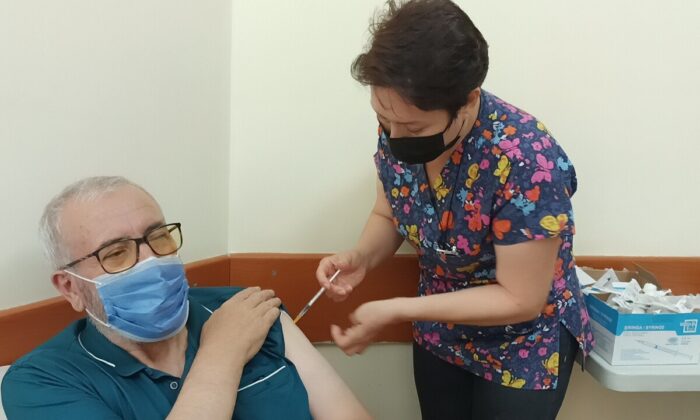 Büşra hemşireden ’aşı kampanyasına katılın’ çağrısı