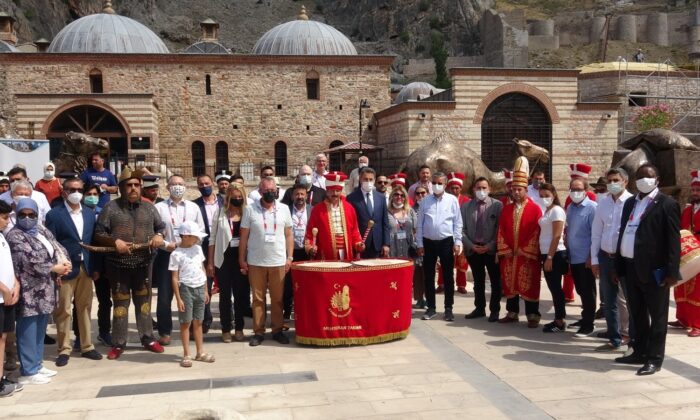 Büyükelçiler mehter takımını hayranlıkla izledi