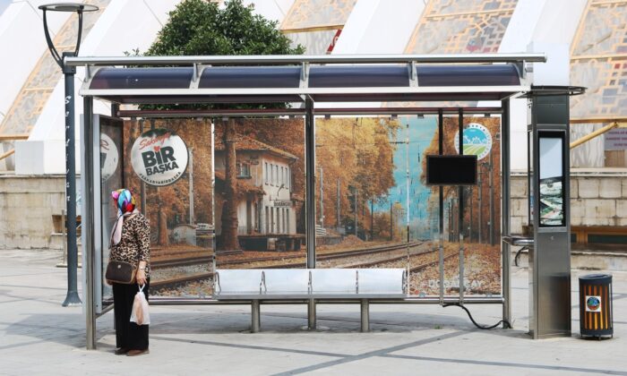 Büyükşehir, şehirdeki otobüs duraklarına doğal güzellikleri işledi